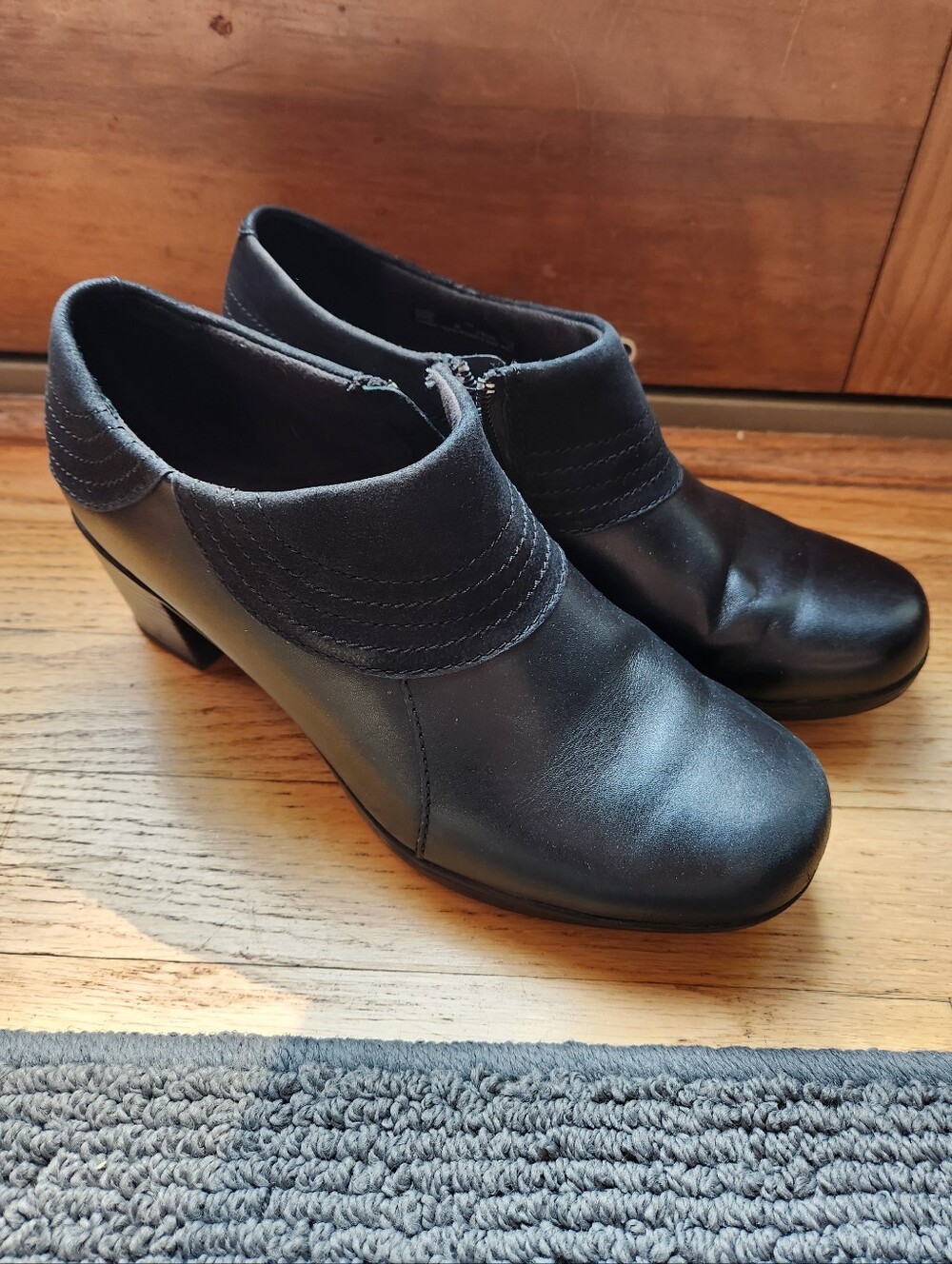 Clark's Women’s Black Leather Heeled Zippered Slip-On Shoes - Size 7